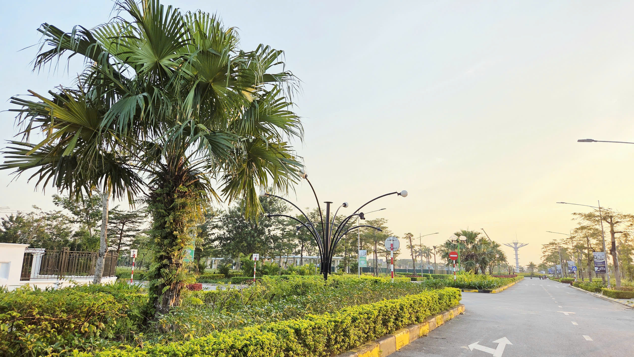 Biệt thự đơn lập dãy BT*-06 diện tích 375m2 mặt tiền 15m view trực diện công viên và hồ, tiến độ 10%